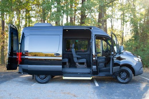 CE1 from the side with the sliding door open