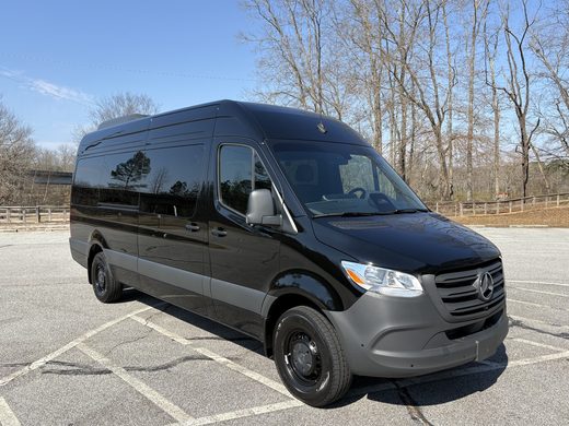CE7 from the side, high roof and long wheelbase
